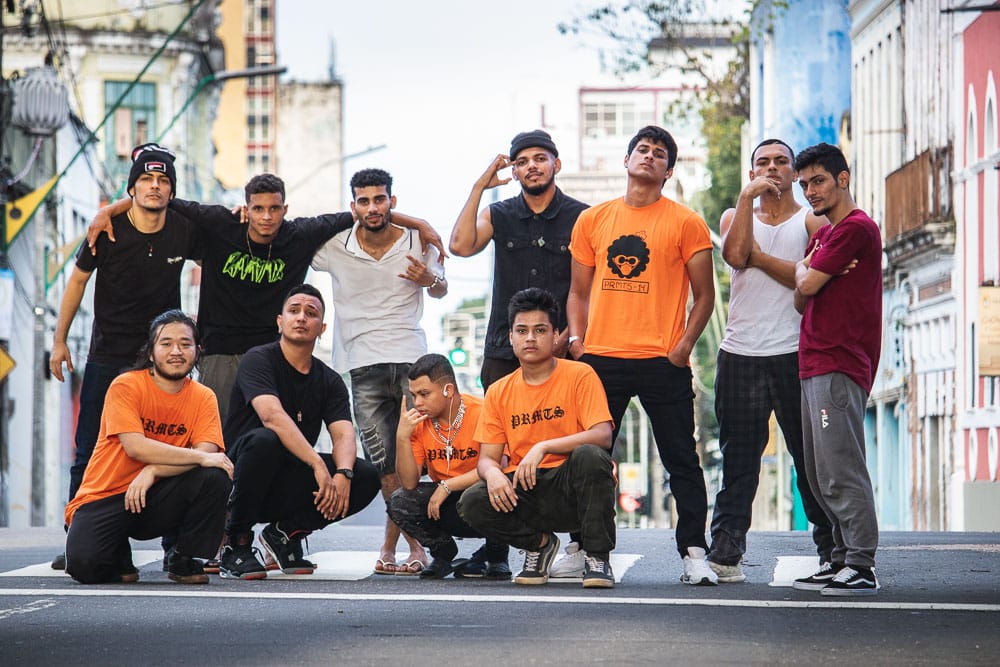 Integrantes do Primatas Clan na rua